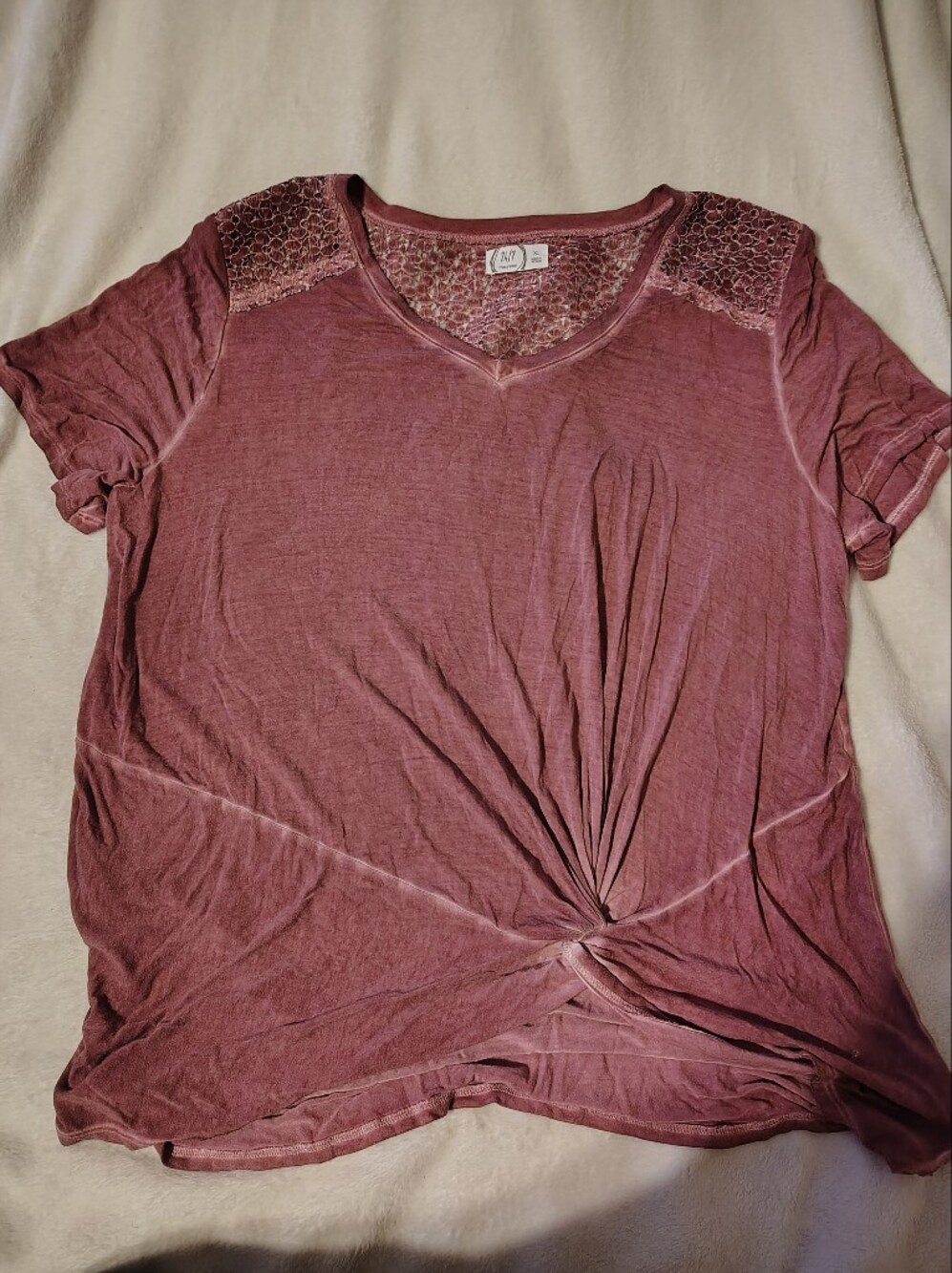 Twist Front V‑Neck Short Sleeve Top in Mauve